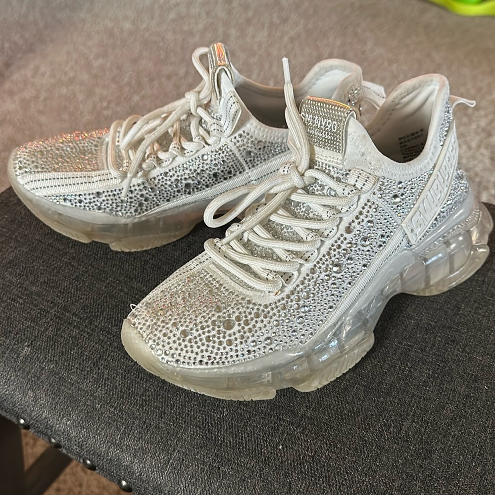 Women’s 8 Steve Madden Gem Sneakers